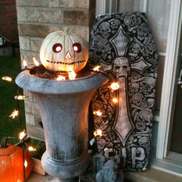 http://i854.photobucket.com/albums/ab101/DirtyGirlMovies/HalloweenDec2.jpg