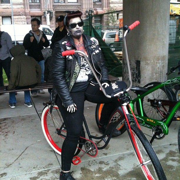 http://i854.photobucket.com/albums/ab101/DirtyGirlMovies/ZombieWalk1.jpg