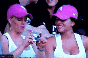 ChicagoFansCameraFail_zpsd2485794.gif