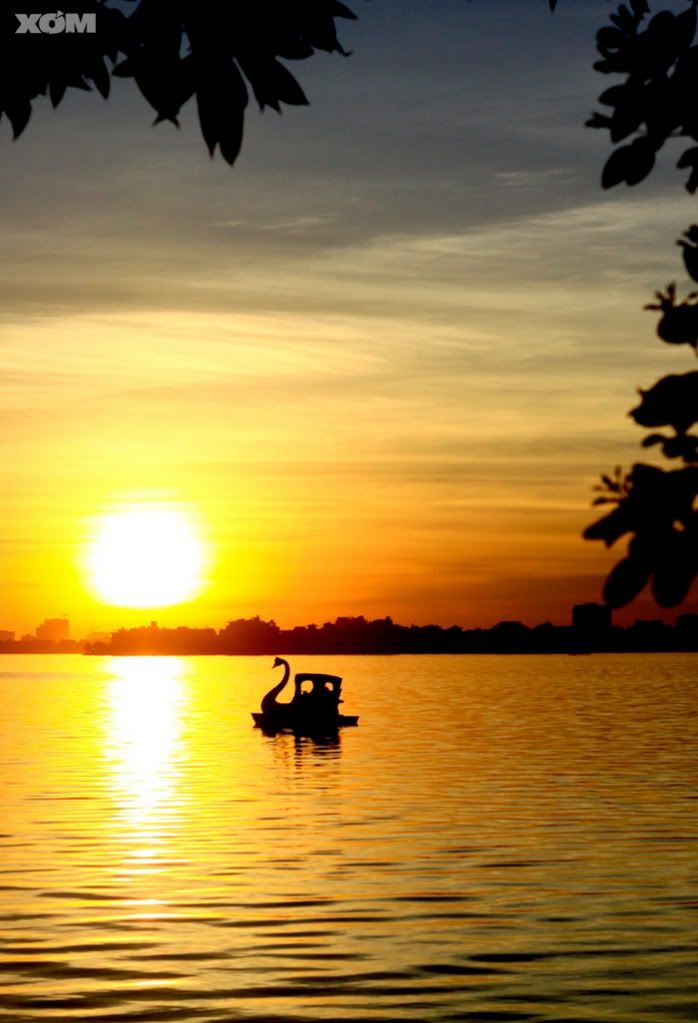 Keindahan sunset di Hanoi Vietnam