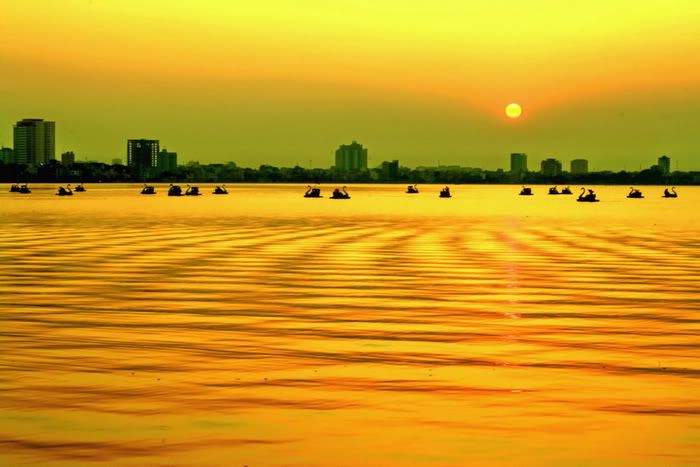 Keindahan sunset di Hanoi Vietnam